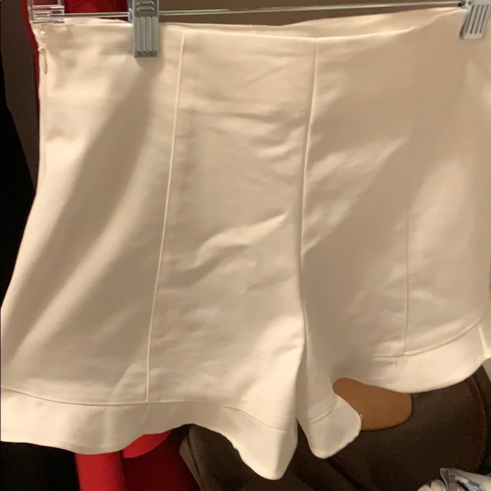 White Shorts with ruffled end